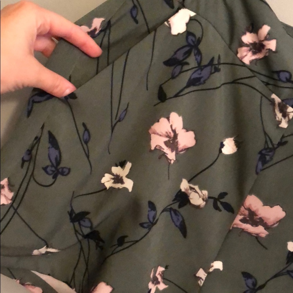 Shorts - Picture 2 of 3